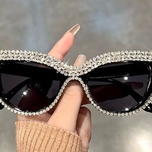 🕶️💎 Black Cat Eye Rhinestone Sunglasses💎